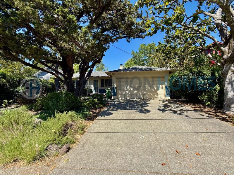 Kentfield Condo: 128 McAllister Ave. Kentfield