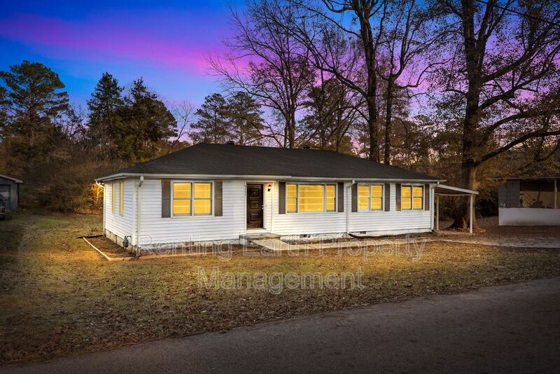 Center Point House: 2321 4th St NE