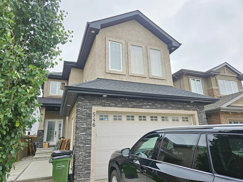 Edmonton House: 546 Albany Way NW