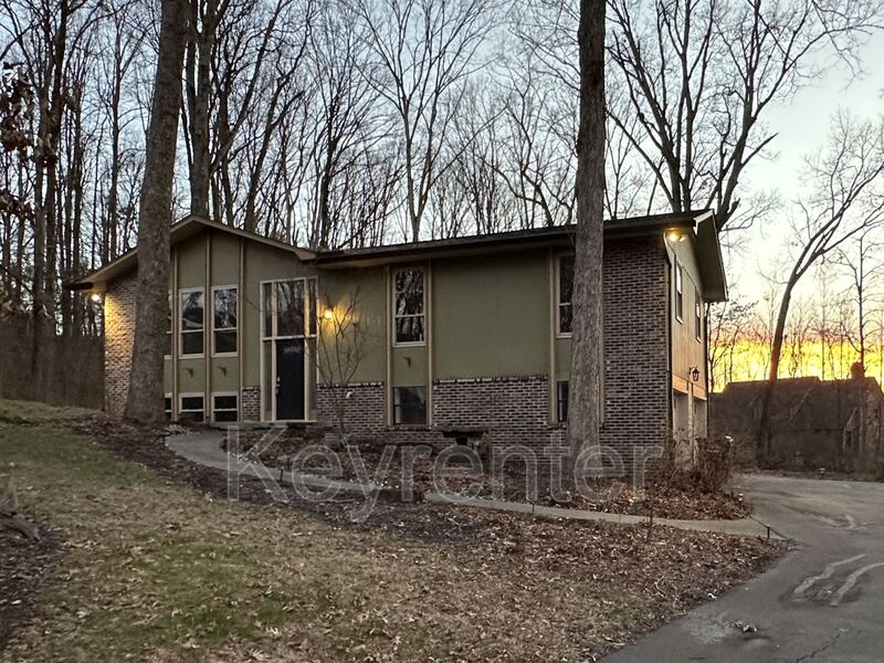 Farragut House: 303 Highstone Ln.