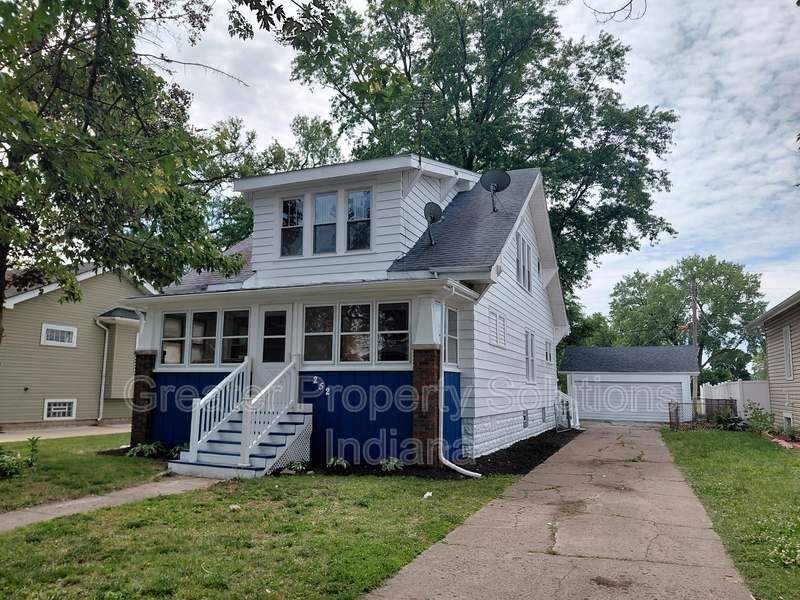 Hammond House: 252 Lawndale Street