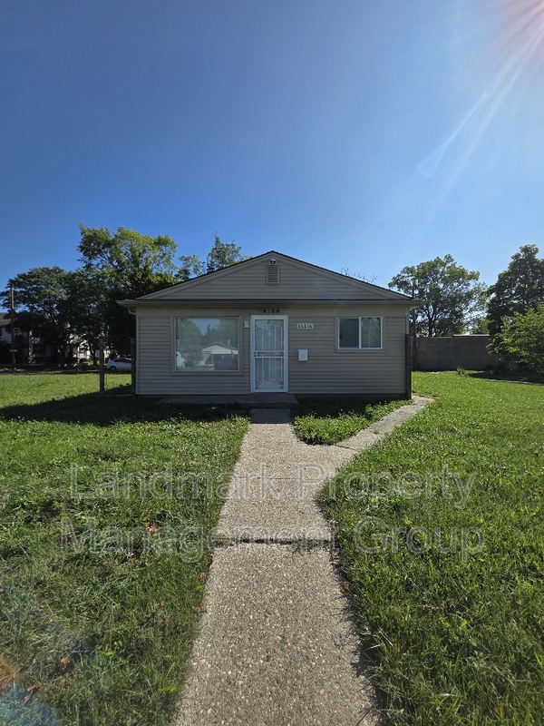 Detroit House: 16136 Log Cabin Street