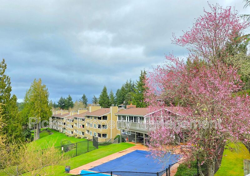 Poulsbo Condo: 20026 Vikings Crest Loop 1-103