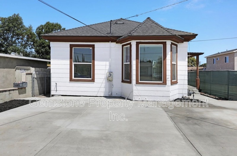 San Diego House: 6250 Stewart St