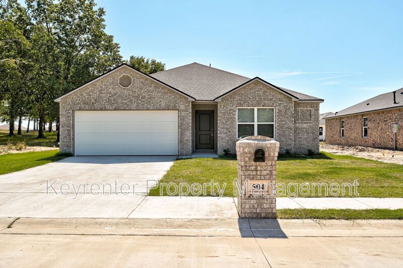 Perkins House: 504 E Old Hickory Ln