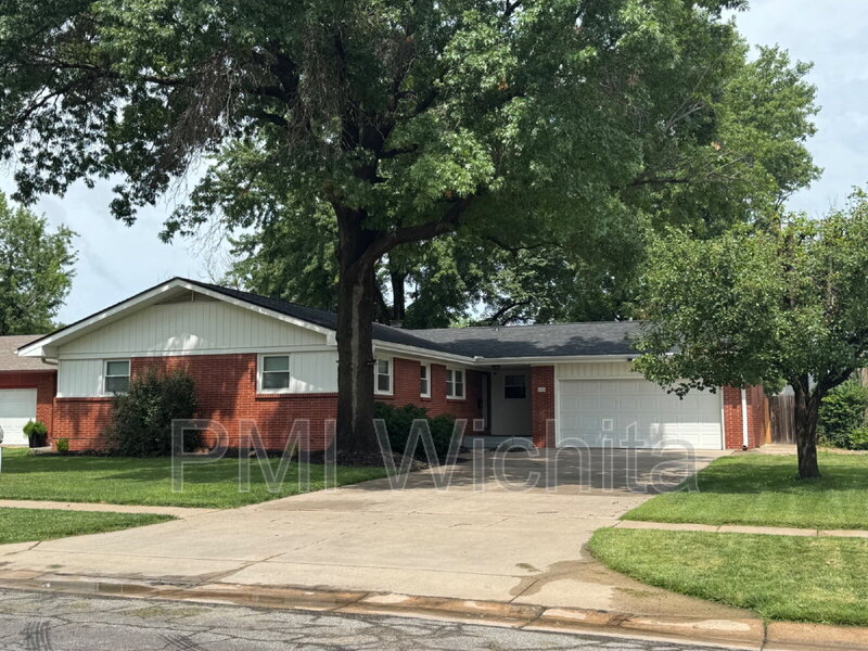 Wichita House: 840 N Waddington Ave