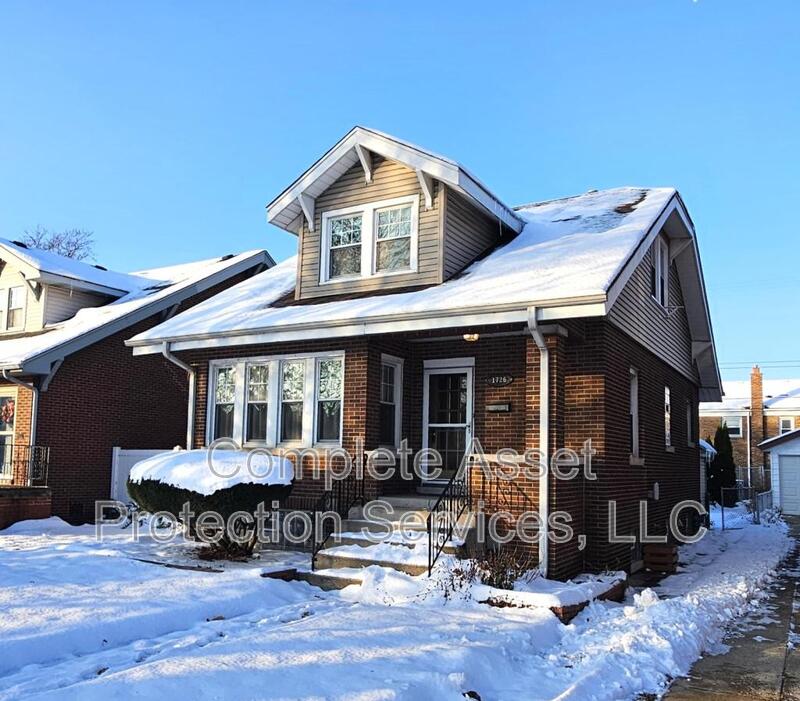 Whiting House: 1726 Davis Ave