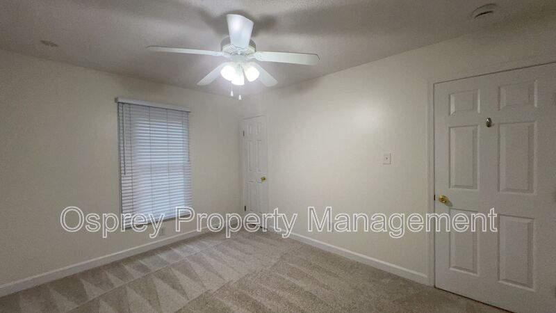 Spacious 4-Bedroom Home with Sunroom! - Photo 10