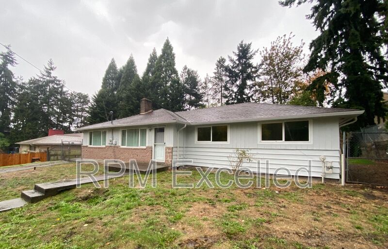 Sea Tac House: 3216 S 208th St