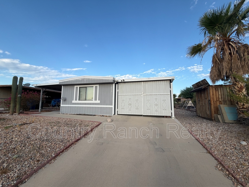Bullhead City House: 1635 Yale Drive