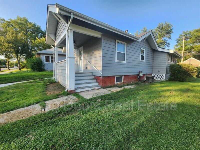 Seward House: 914 N 6th St.