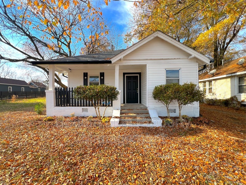 Charlotte House: 218 Norwood Dr