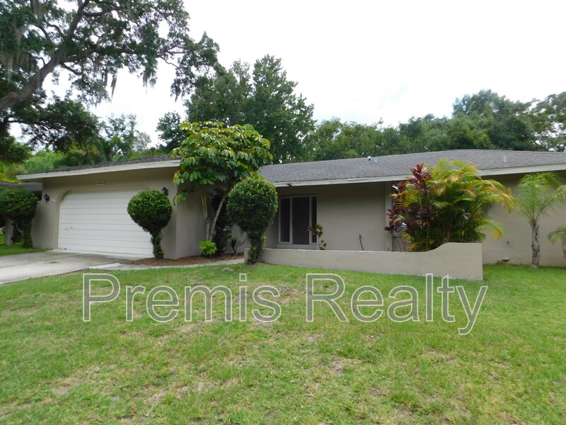 Clearwater House: 1840 Oak Forest Dr. W