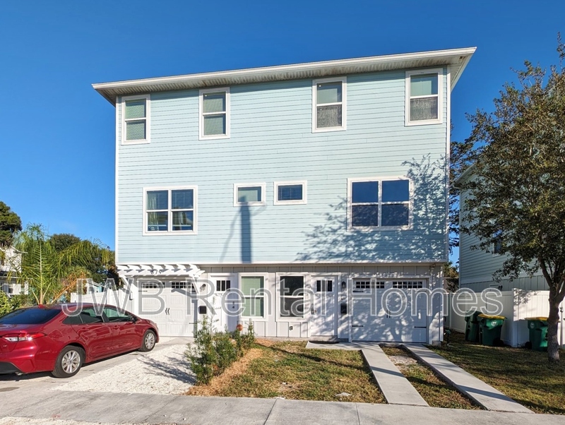 Jacksonville Beach Townhome: 877 3rd Ave S