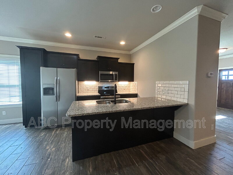 Bentonville House: 3103 SW Warberry Ave