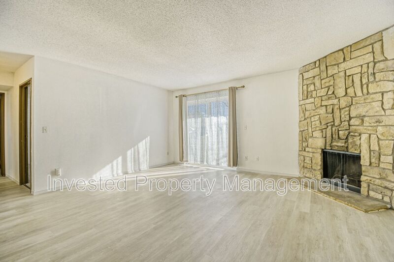 Lakewood Condo: 370 Zang St