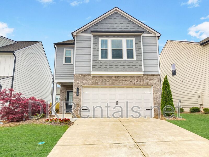 Auburn House: 213 Auburn Station Dr