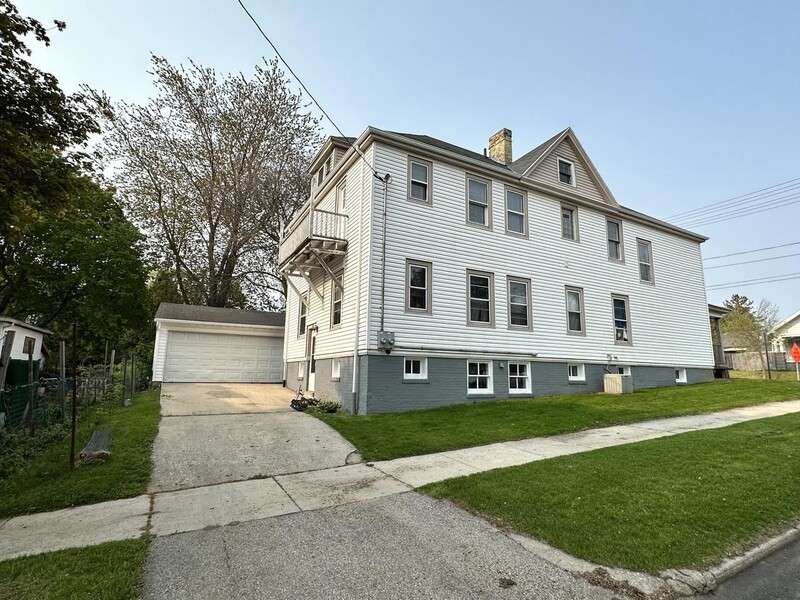 Manitowoc Condo: 1401 South 10th Street - Upper