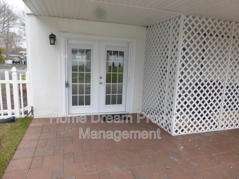 Fredericksburg House: 836 Salem Drive B