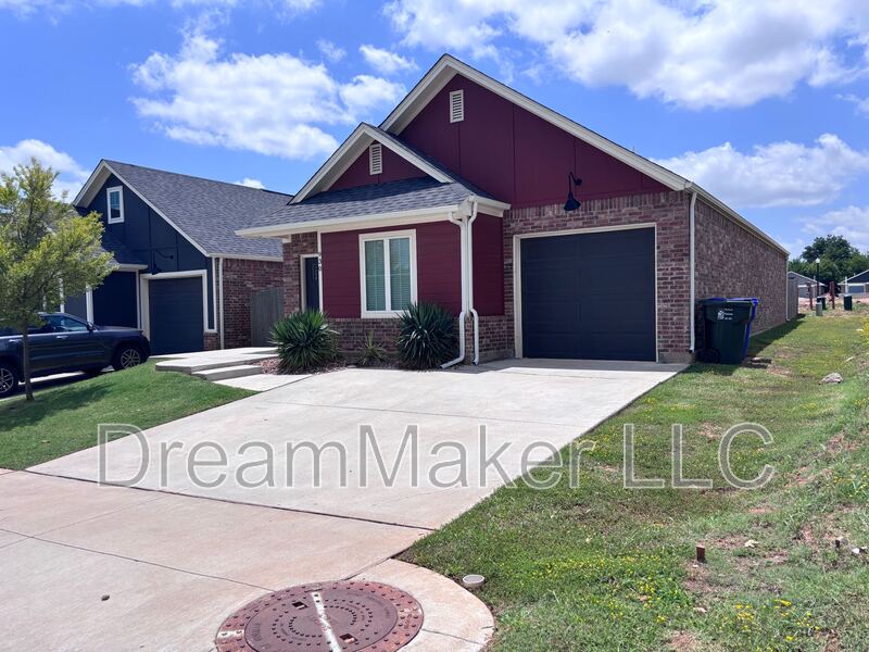 Norman House: 930 Riva Parkway