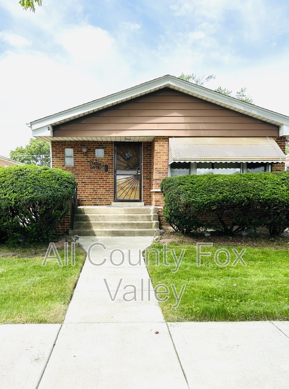 Burnham House: 14518 S Hoxie Ave