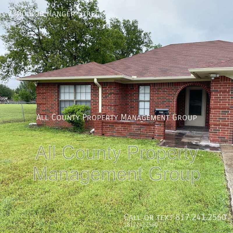 Fort Worth House: 7300 Bob Hanger Street