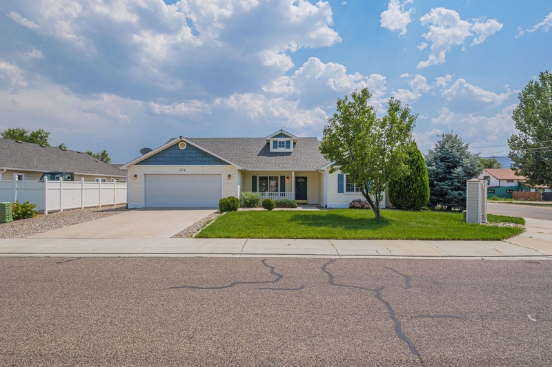 Fruita House: 102 Kaley Street