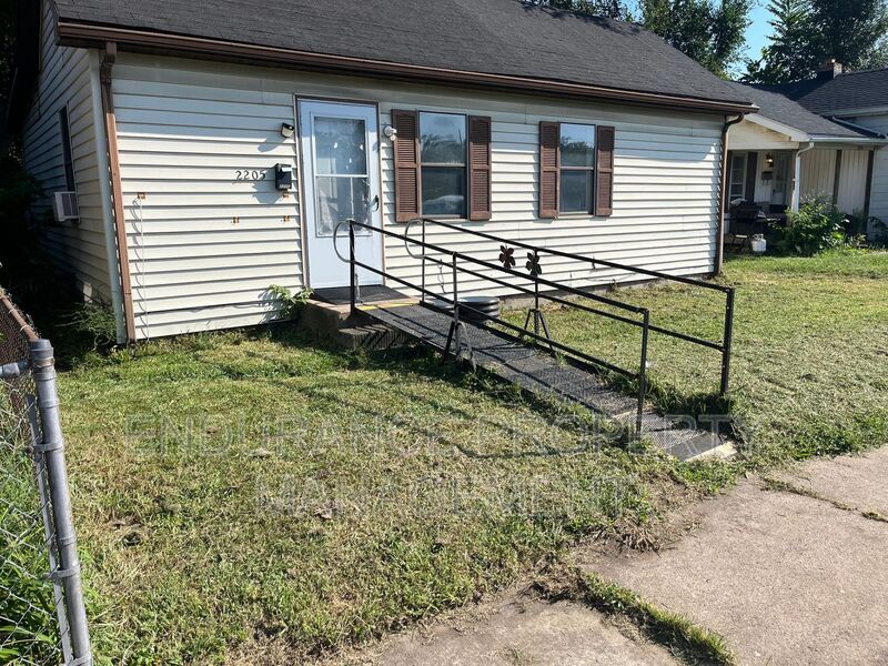 Middletown House: 2205 Roosevelt Blvd