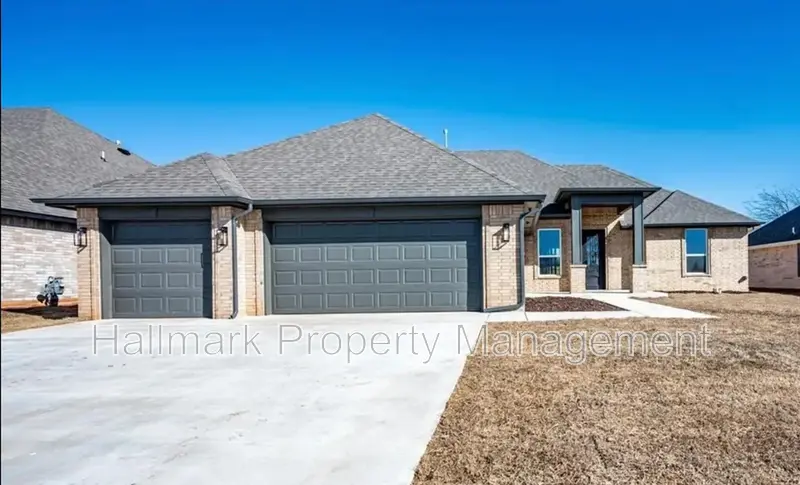 Norman House: 3113 Pescara DR