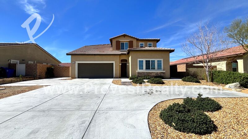 Victorville House: 15516 Cobalt Road