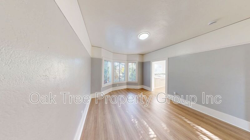 Oakland House: 547 24th Street