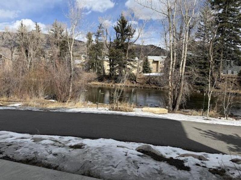 Silverthorne Condo: 700 Blue River Pkwy