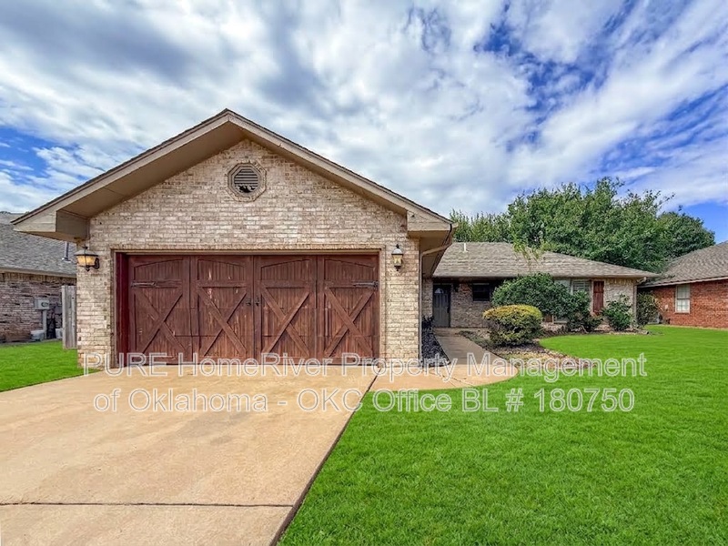 Moore House: 2521 Ridgewood Dr