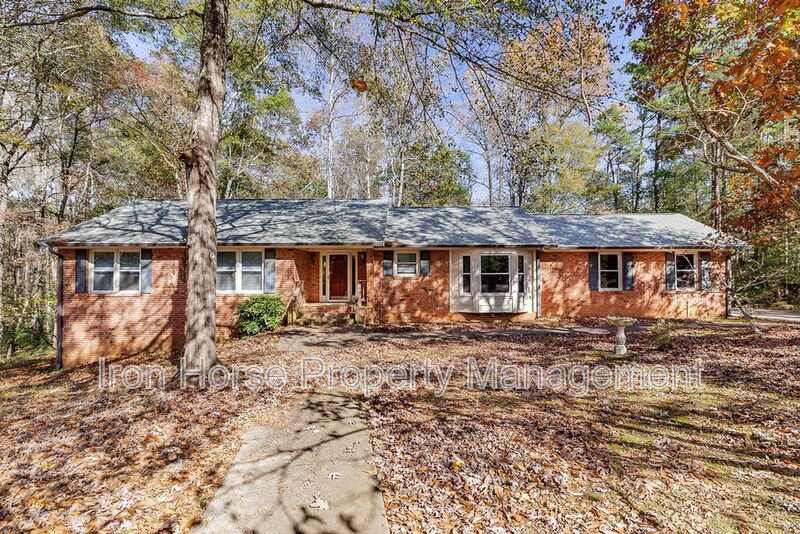 Watkinsville House: 1060 Windbrooke Court