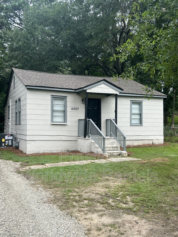 Columbus House: 5223 Thomason Avenue