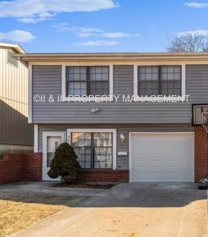 Kansas City House: 9217 Central St