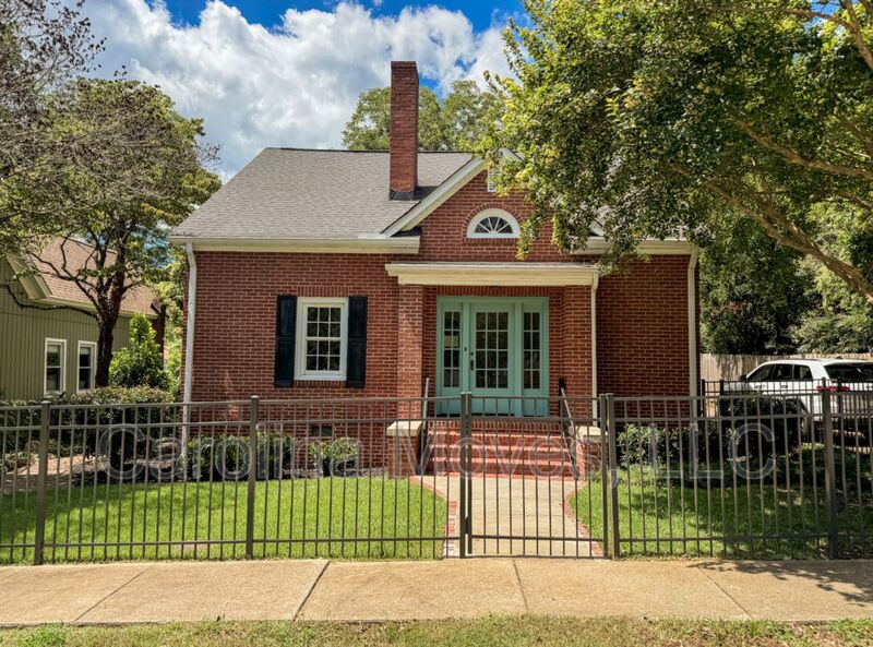 Fountain Inn House: 100 Craig St.