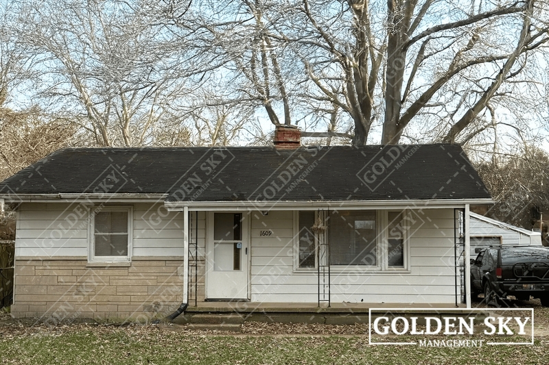 Muncie House: 1609 East Dartmouth Avenue