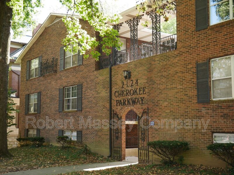 Louisville Condo: 2124 Cherokee Parkway