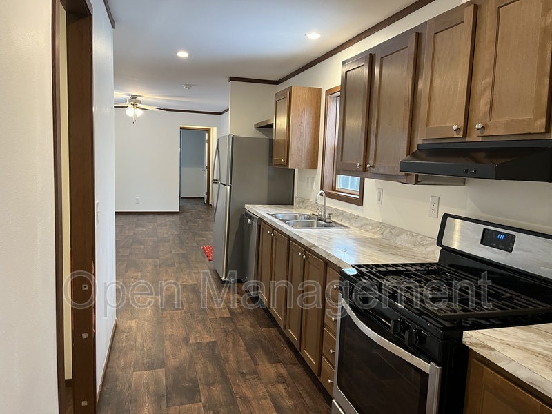 Superior House: 420 Homecroft Ct