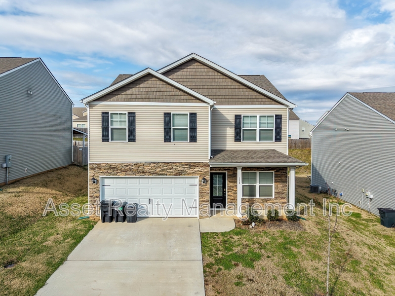 Lenoir City House: 173 Ashe Ave
