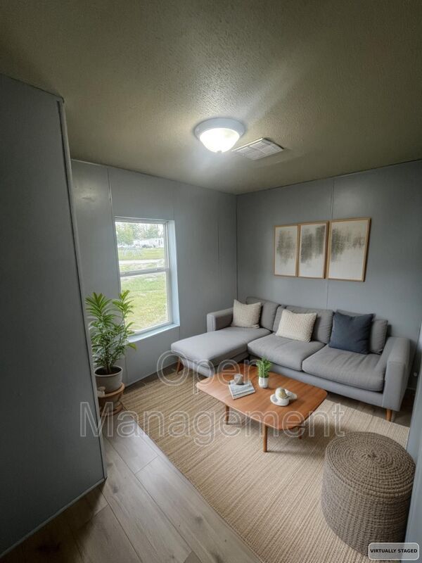 Republic House: 7534 Us-60