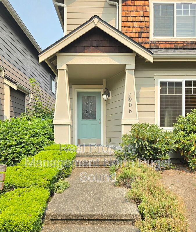 Everett House: 906 116th Pl SE