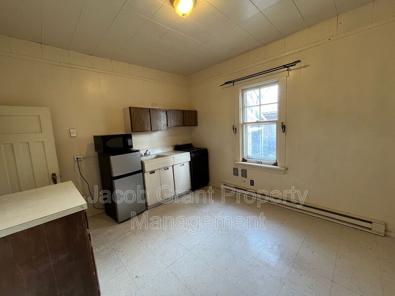 Idaho Falls House: 1298 Idaho Ave