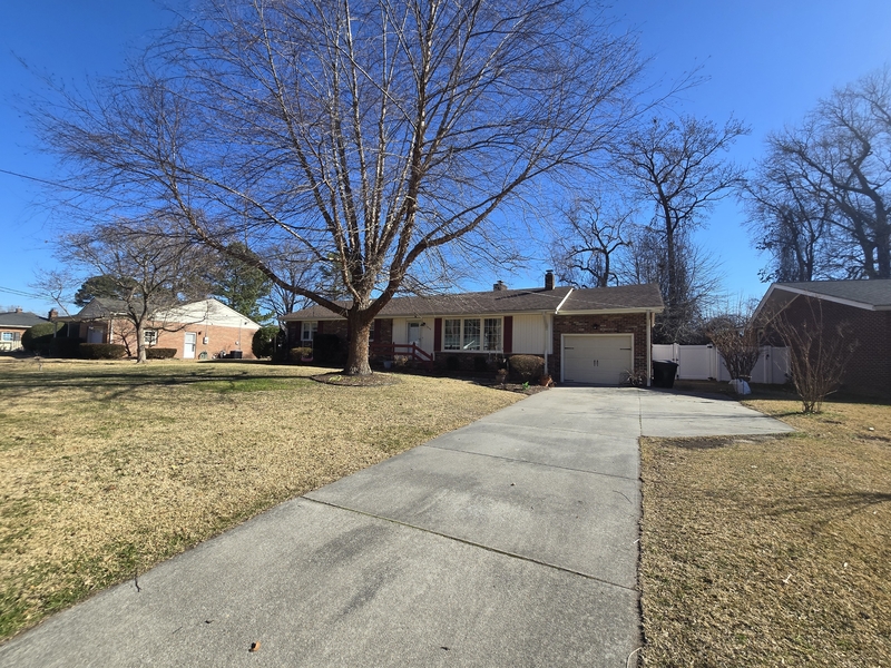 Virginia Beach House: 1024 Josephine Crescent