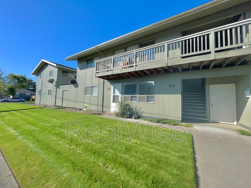 Redmond Condo: 213 NW 7th St