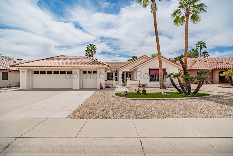 Sun City West House: 20206 N Meadowood Dr