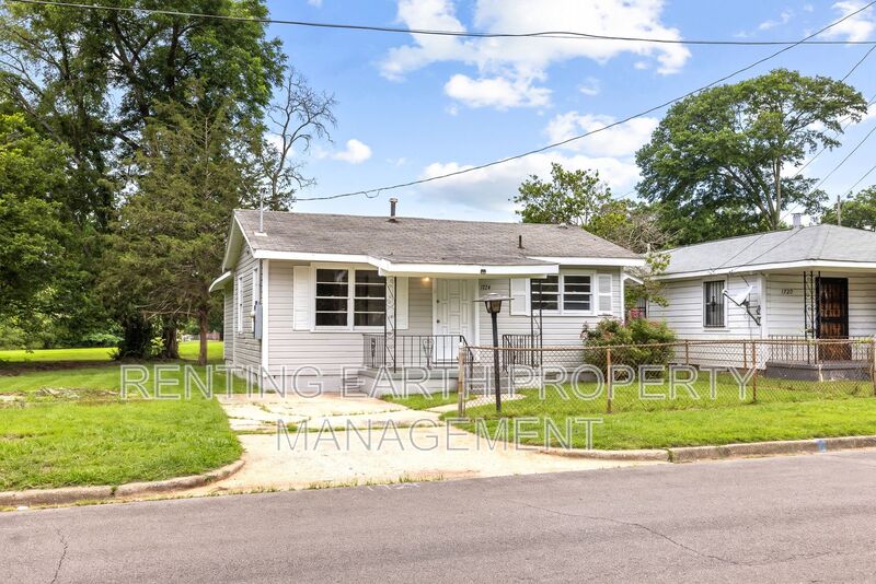 Birmingham House: 1724 26th St SW