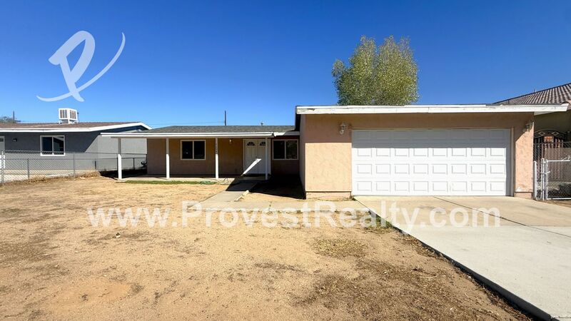 Hesperia House: 16042 Smoketree St