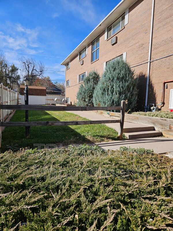 Greeley House: 2219 8th Ave